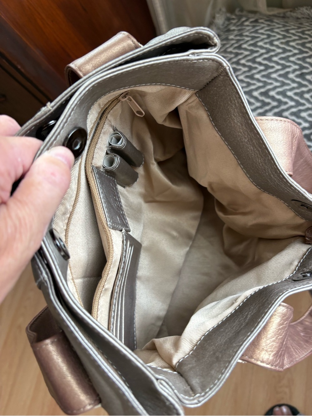 Fiona Metallic bronze Brown Leather Shoulder Bag - Picture 4 of 9